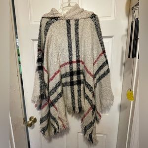 Hooded, patterned shawl